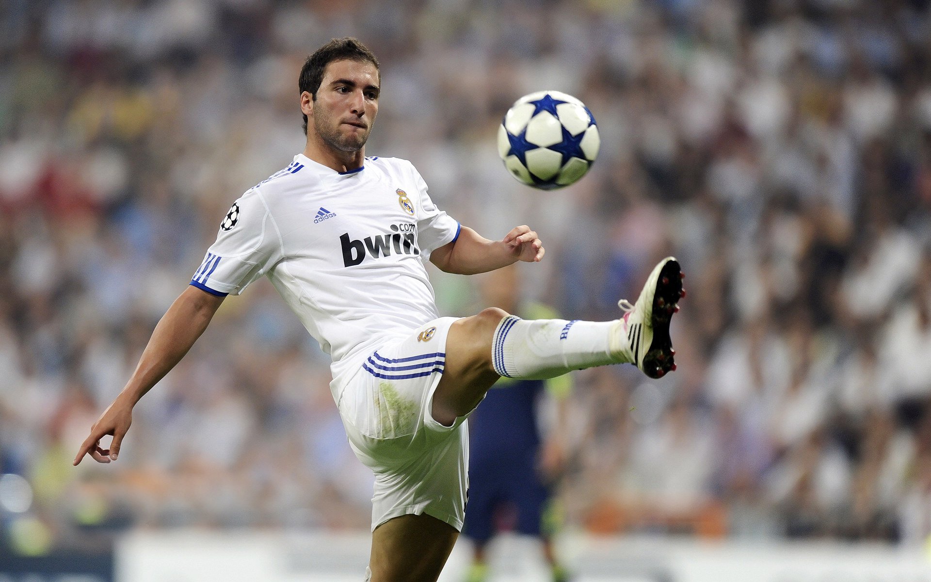 跨界争锋,当凯尔特人击溃吉林队,伦纳德在F1赛道接管比赛