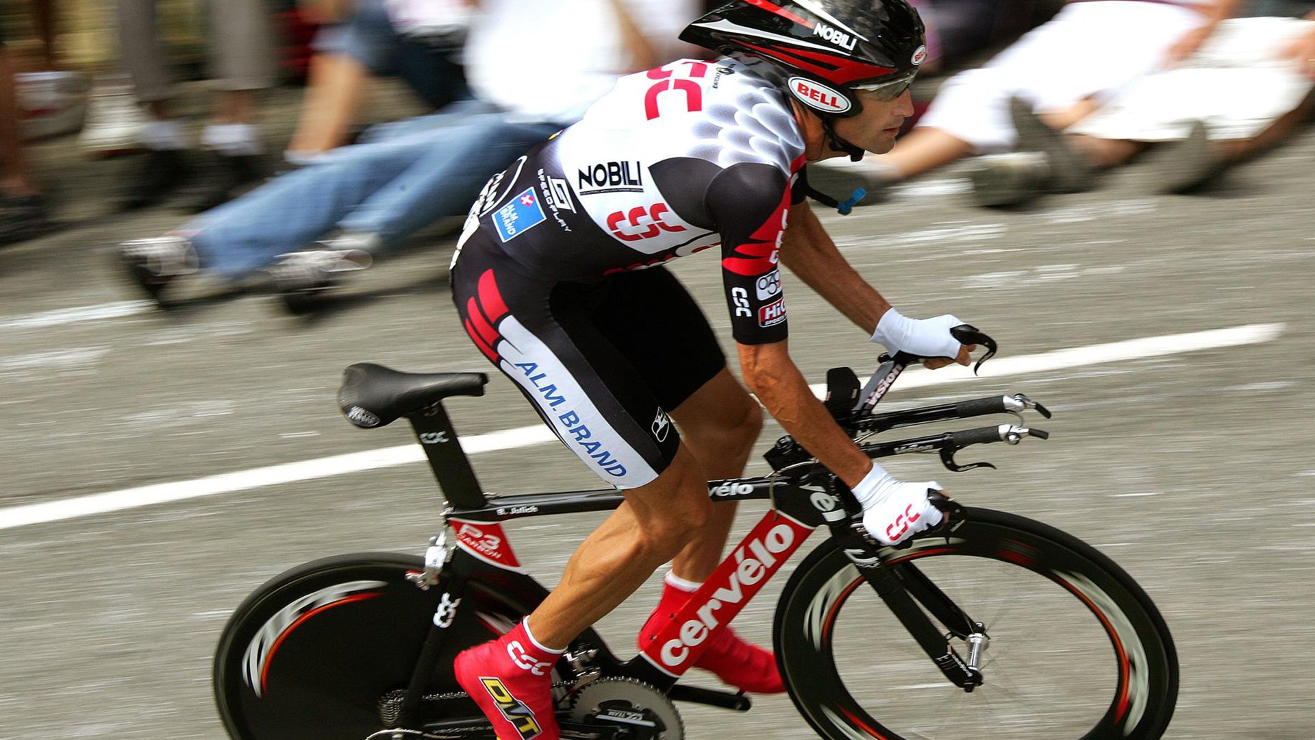 胡金秋统治级表现难救主，雄鹿压哨绝杀青岛引爆球场