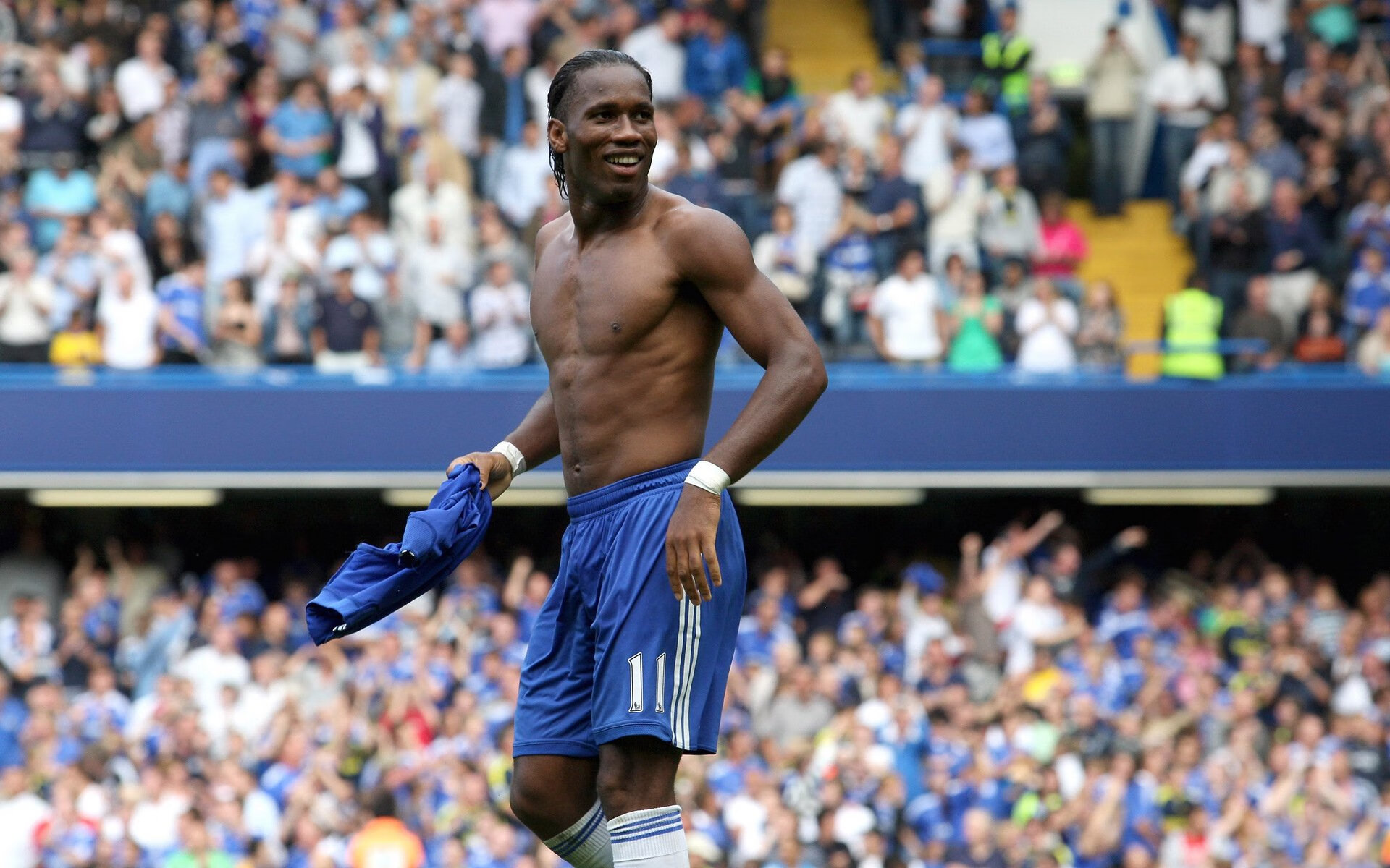 东南风暴席卷密尔沃基，周琦擎天柱式表现助福建险胜雄鹿